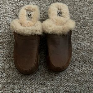 Uggs Dark Brown Fur-lined Clogs….Worn Twice….EXCELLENT Condition…. Size 8